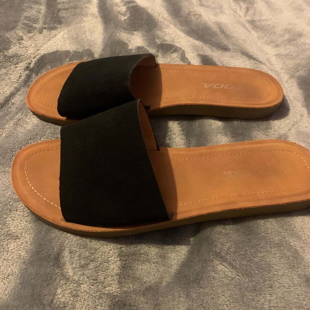 Soda brand flat shoes size 10